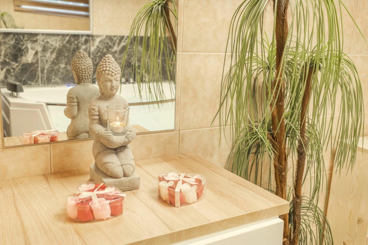 Wellness Studio! Finnish Sauna, Whirlpool, Gym & More! 프라하 외부 사진