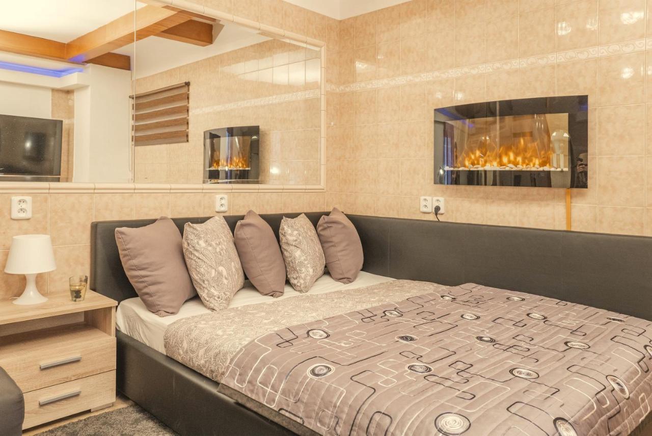Wellness Studio! Finnish Sauna, Whirlpool, Gym & More! 프라하 외부 사진