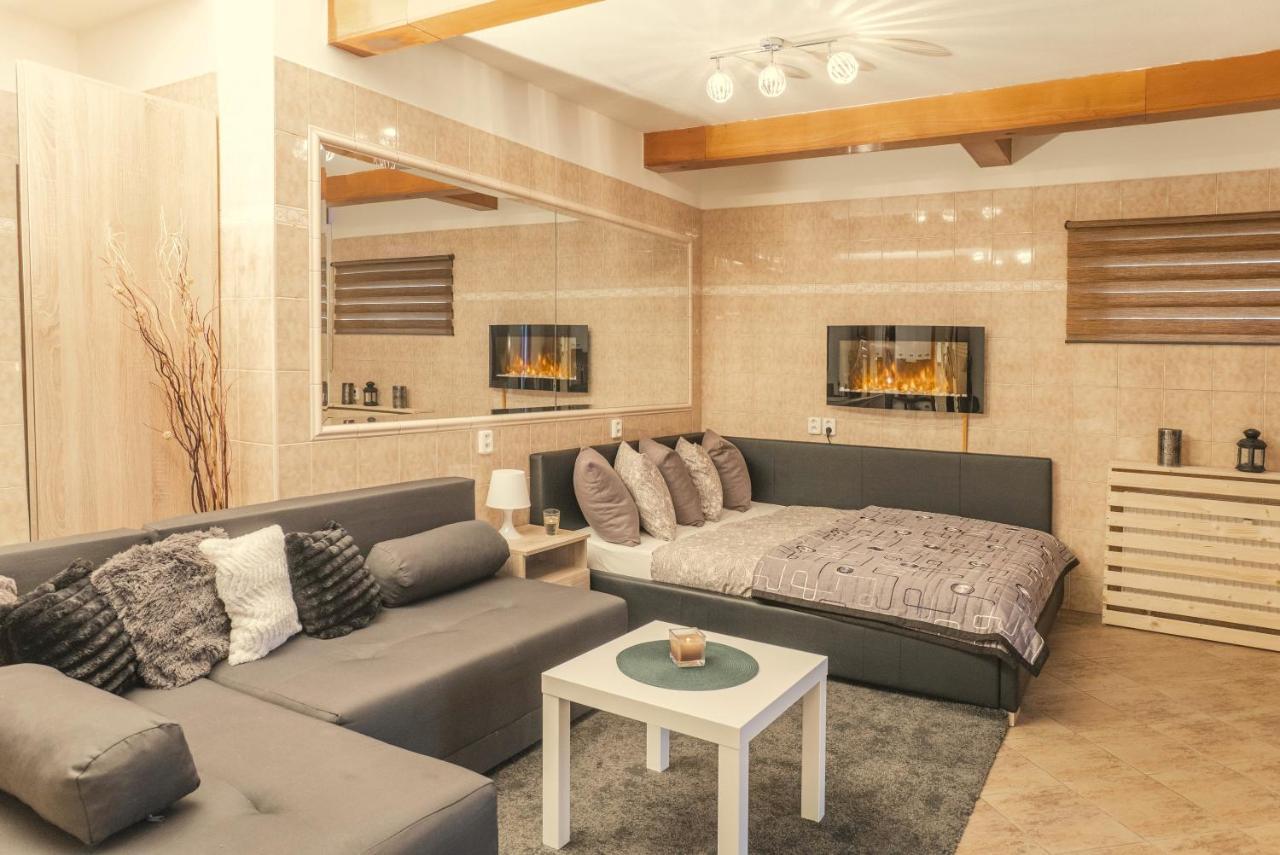 Wellness Studio! Finnish Sauna, Whirlpool, Gym & More! 프라하 외부 사진